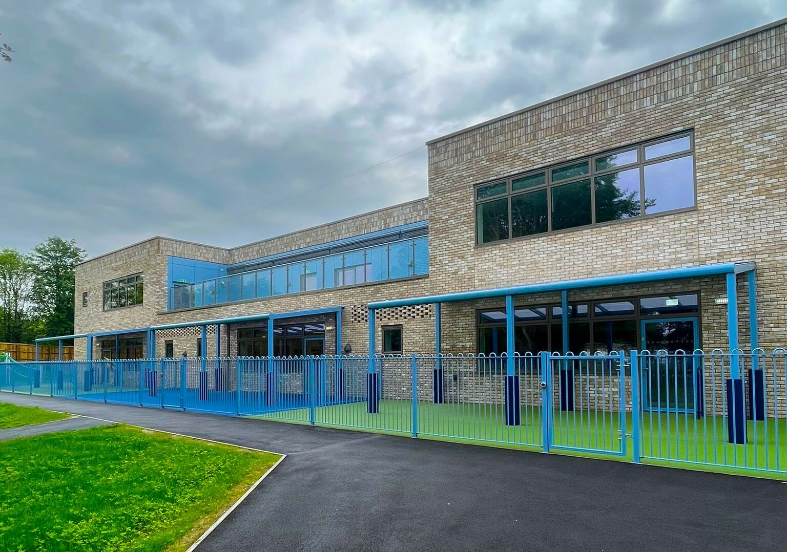 A wide shot of the colour matched canopy and awning at Heltwate School